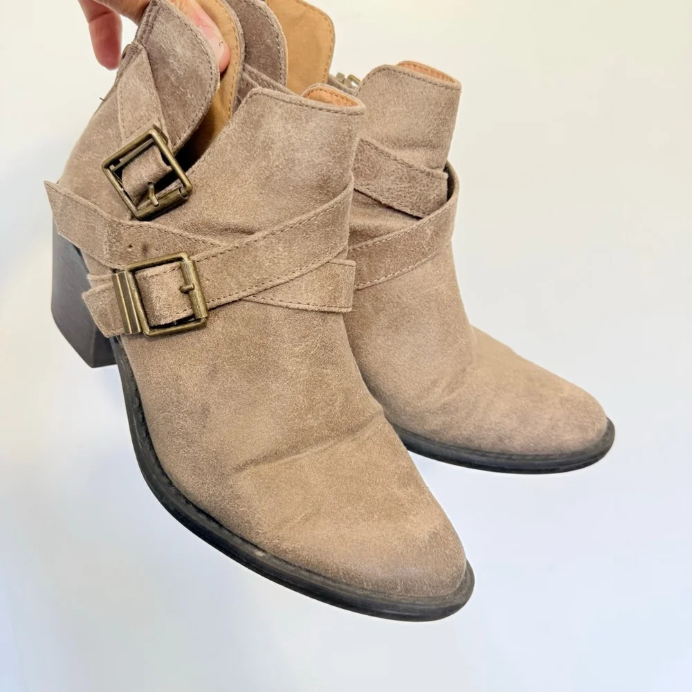 Charlotte Russe Women's Taupe Bronze Buckle Ankle Boots Booties Size 7